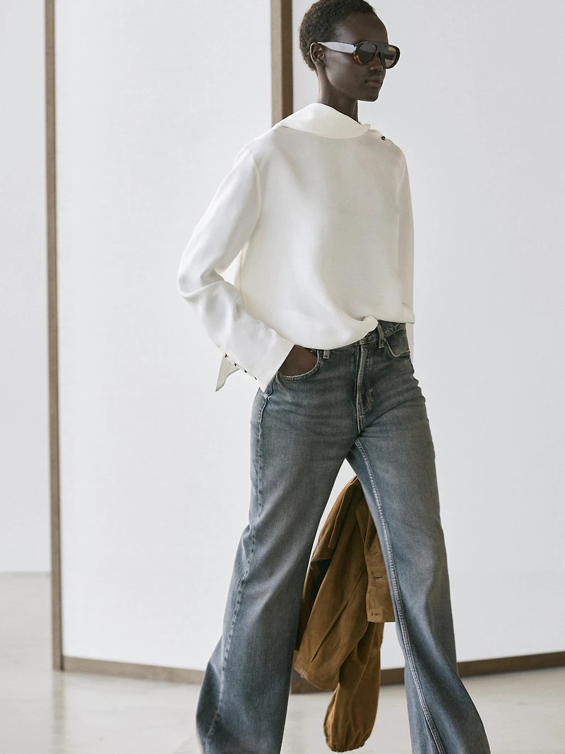 Flowing shirt with button details