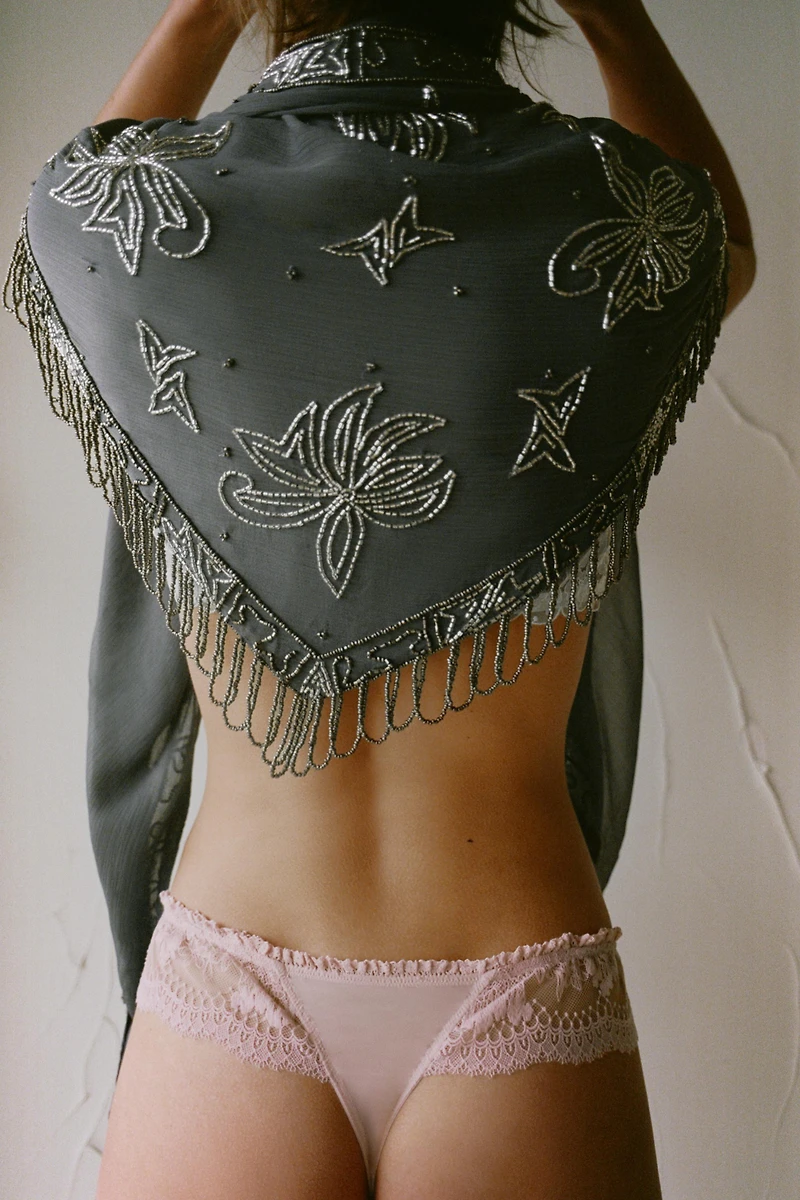TRIANGULAR EMBROIDERED BEAD SCARF