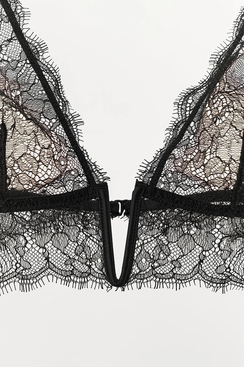 LACE TRIANGLE BRA