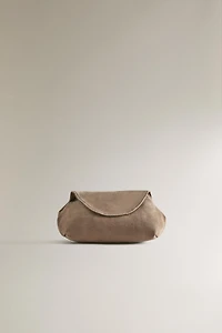 TOILETRY BAG IN SOFT LEATHER