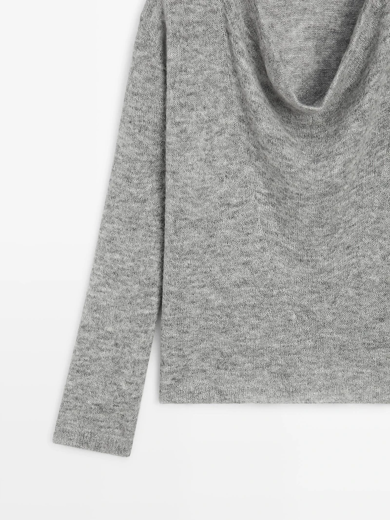 Pull en maille à col drapé