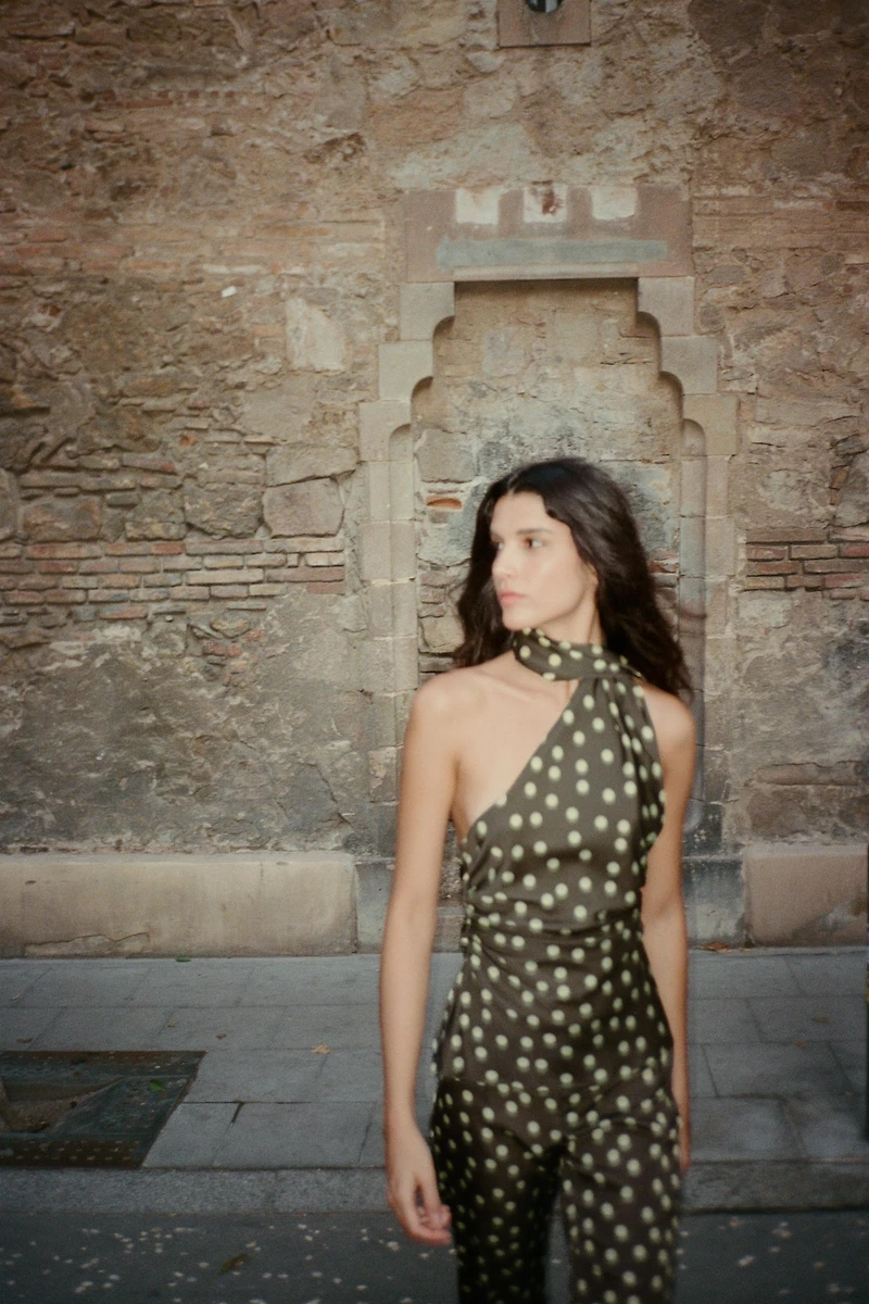 SATIN EFFECT HALTER SCARF TOP