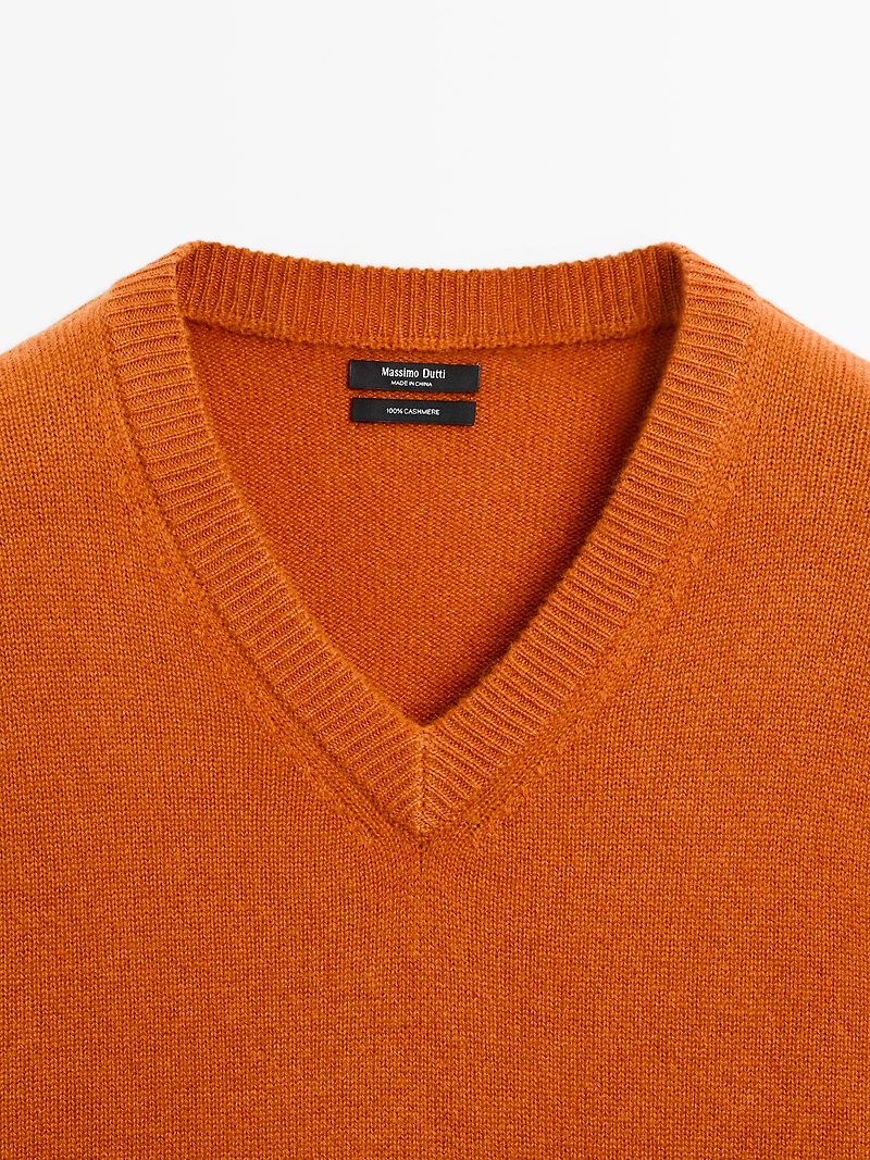 Cashmere V-neck knit sweater
