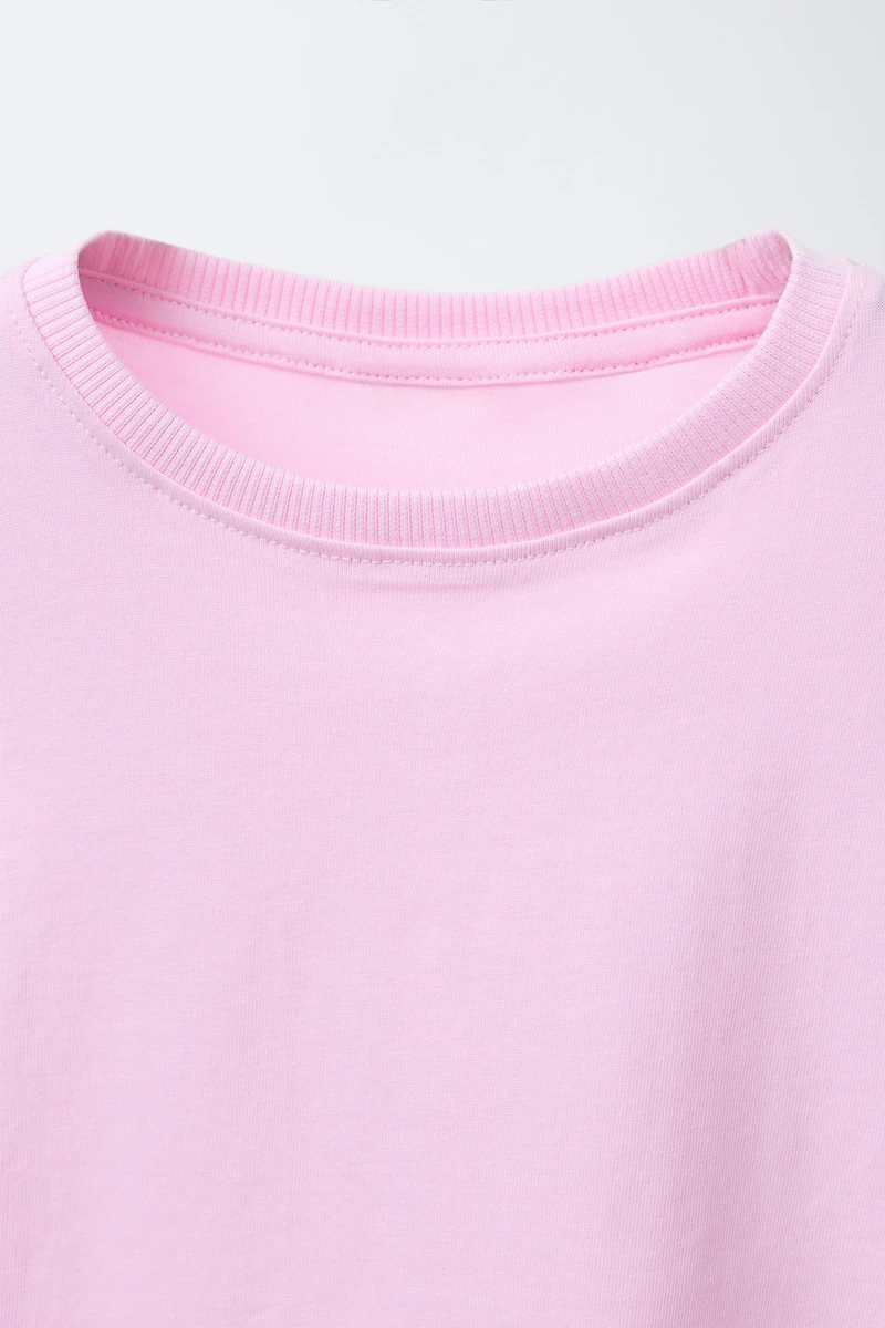 LOT DE TROIS T-SHIRTS UNIS ET À RAYURES