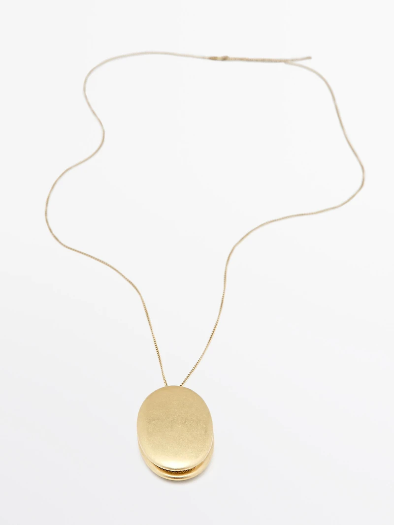 Necklace with metal piece