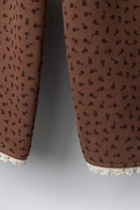 PANTALON EN MOLLETON JUPE-CULOTTE IMPRIMÉ DENTELLE