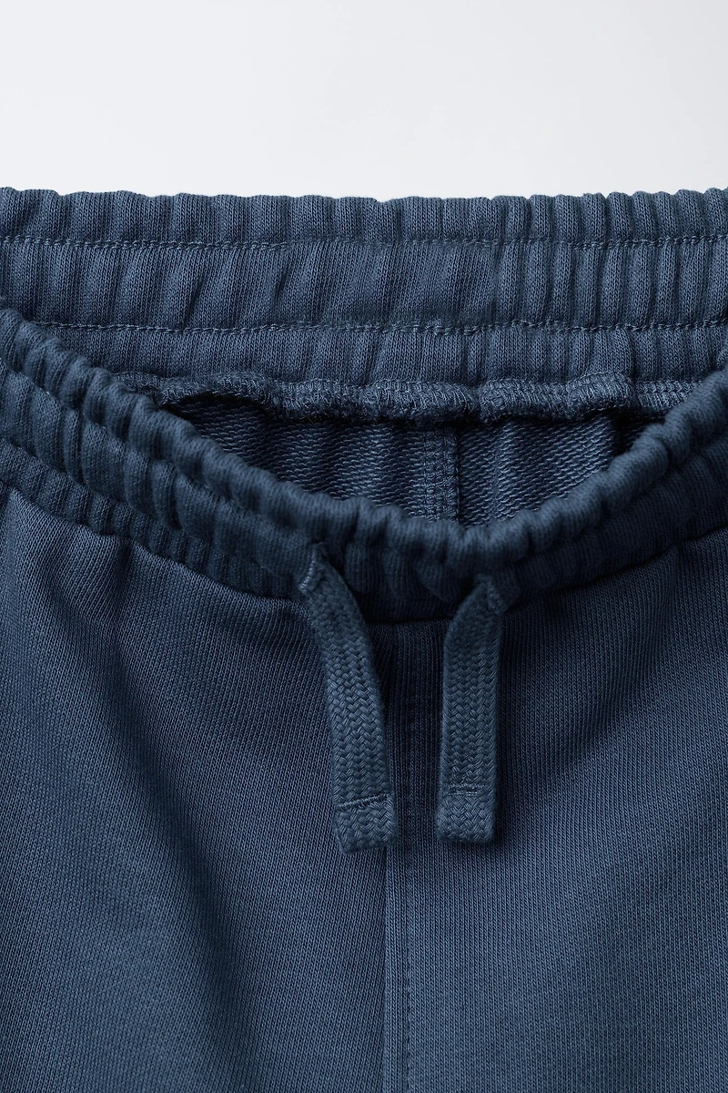 TEXT HOODED SWEATSHIRT AND JOGGER PANTS SET