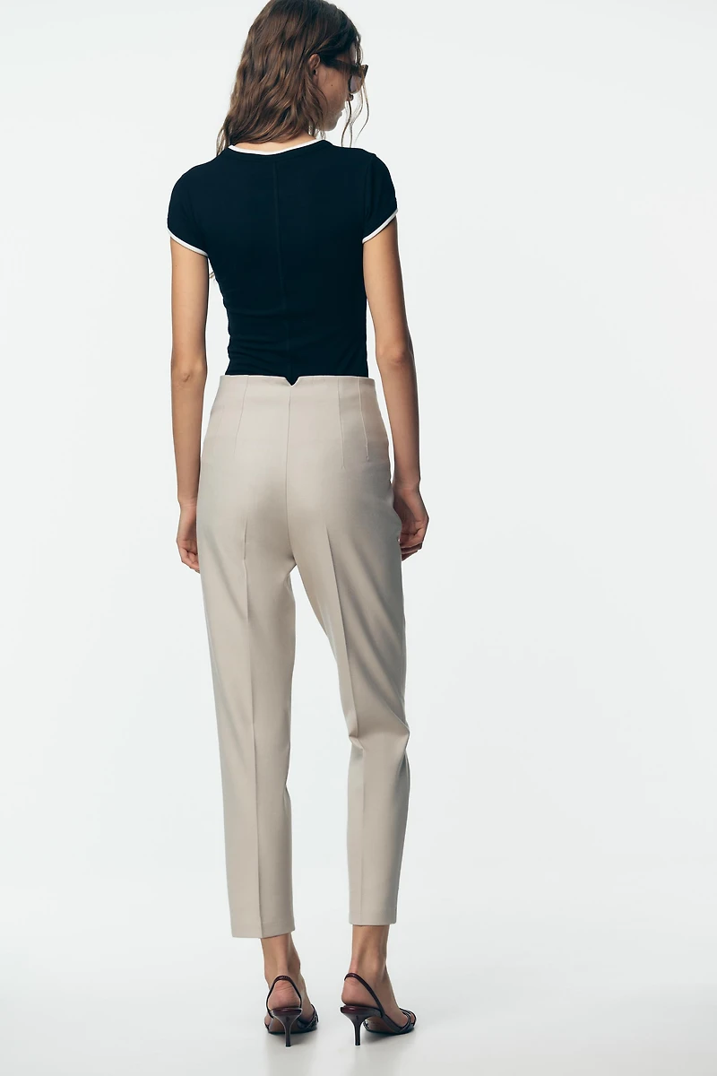 PANTS WITH A HIGH WAIST