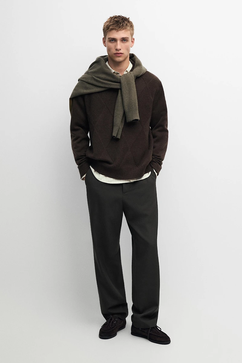 Cashmere wool blend knit sweater with crew neck