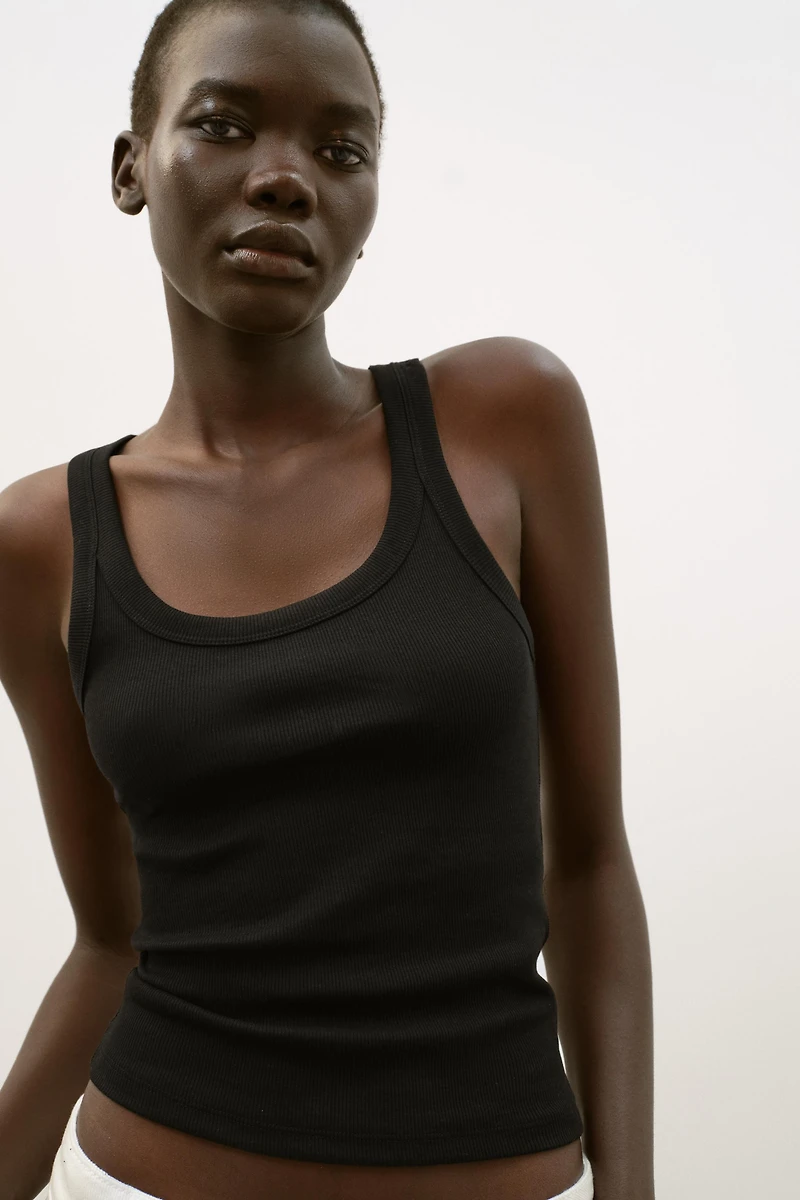 RIBBED SLEEVELESS TOP