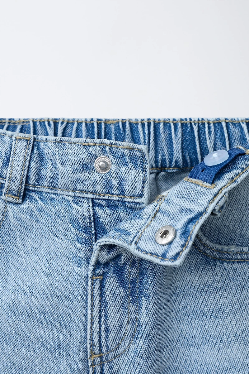 SHORT EN JEAN AVEC PIÈCES CARS FLASH MCQUEEN © DISNEY