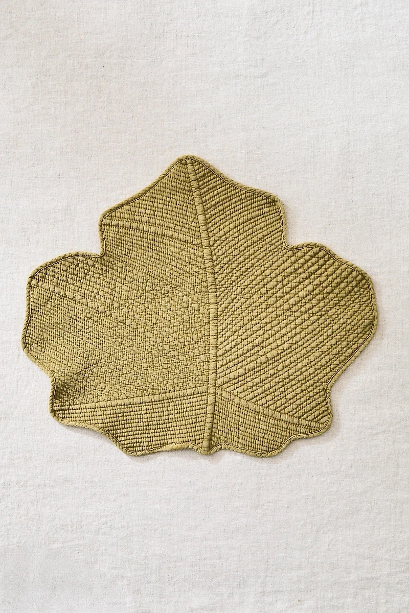 QUILTED PLACEMAT LEAF