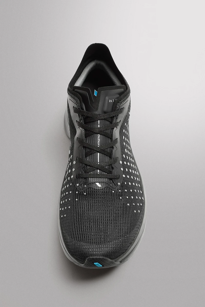 LONG DISTANCE RUNNING SNEAKERS