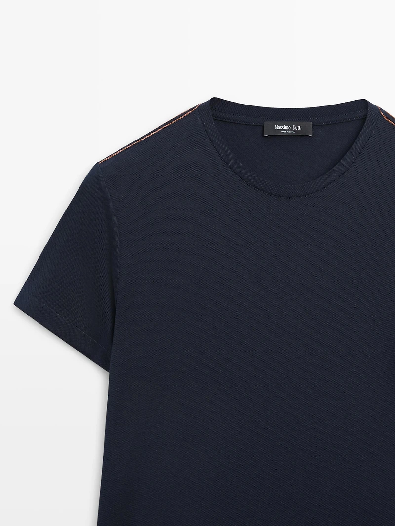 T-shirt à manches courtes avec couture contrastante