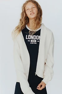 ROBE CÔTELÉE À INSCRIPTION