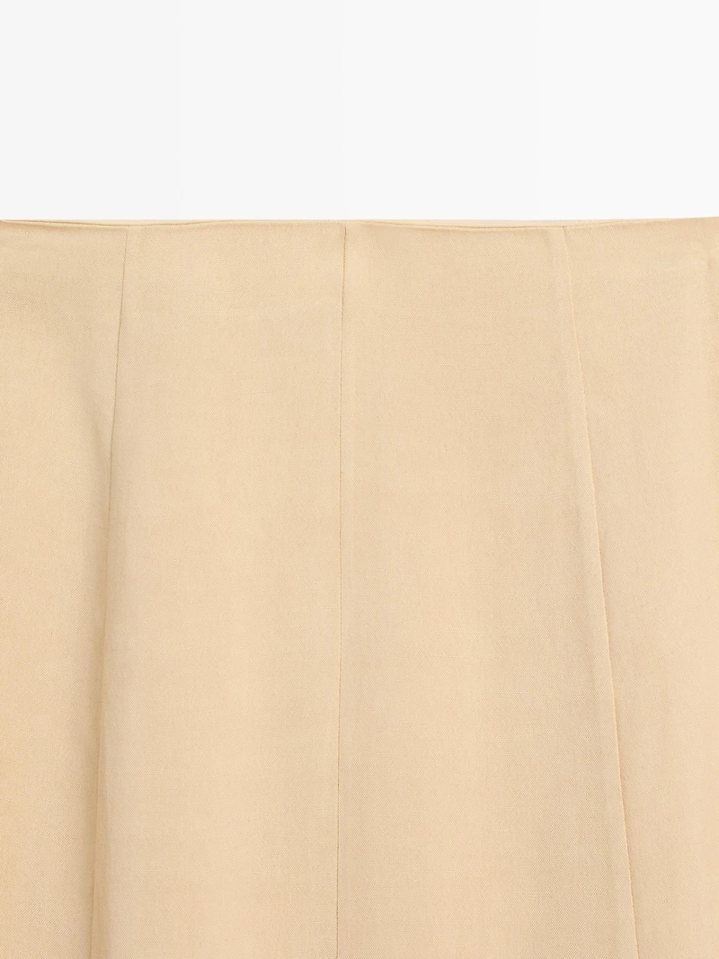 Flowing flared skirt