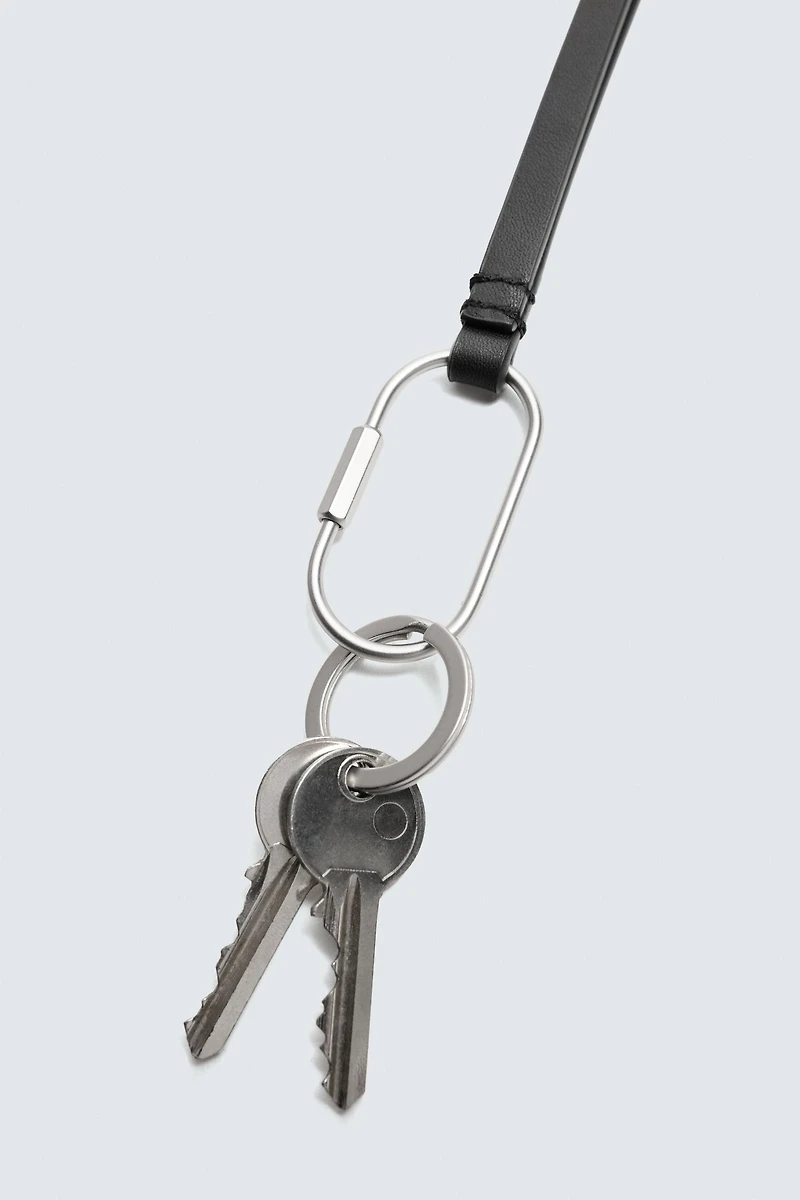 LEATHER PENDANT KEYCHAIN