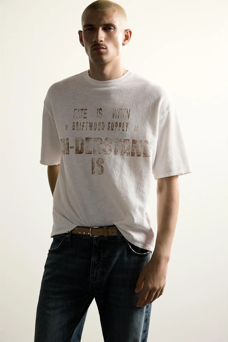 T-SHIRT EN MAILLE À IMPRIMÉ DÉLAV