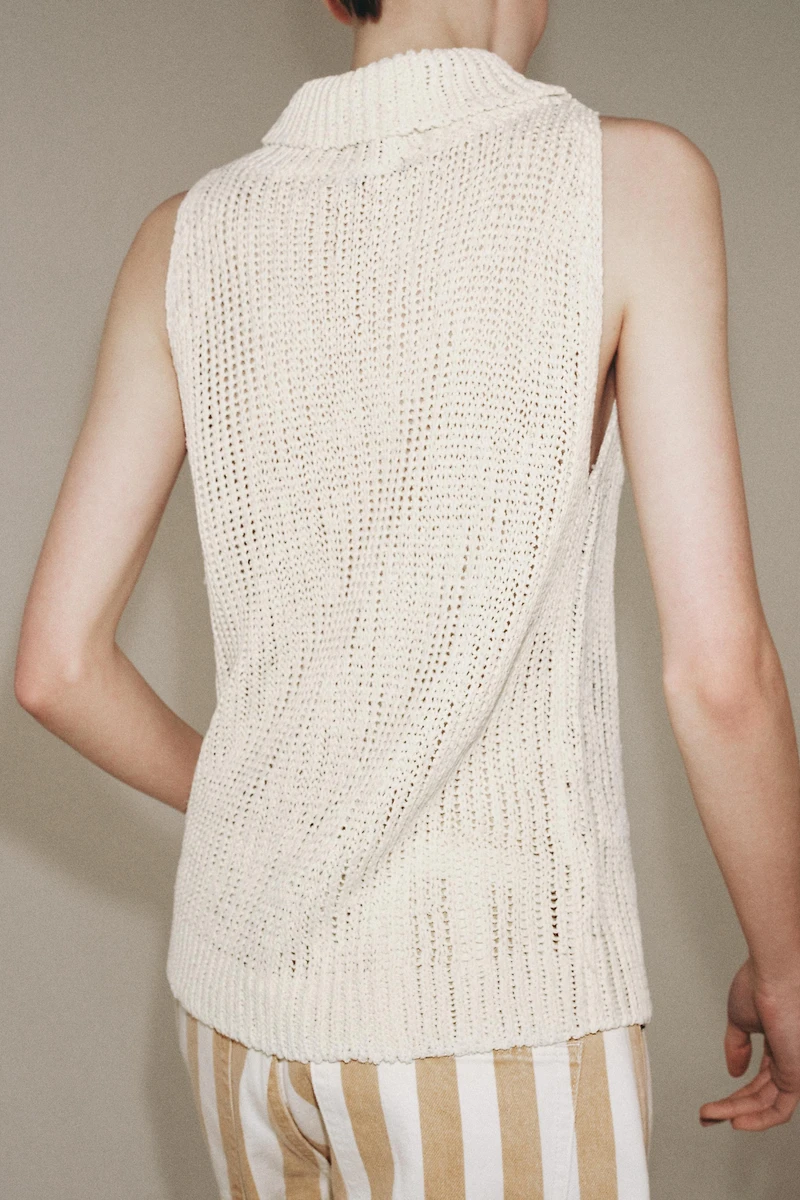 HIGH COLLAR KNIT TOP