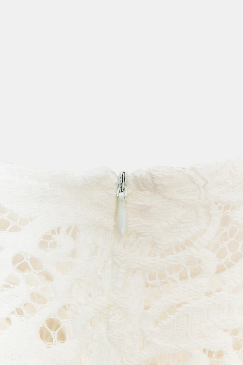TOP DENTELLE AVEC ÉPAULETTES