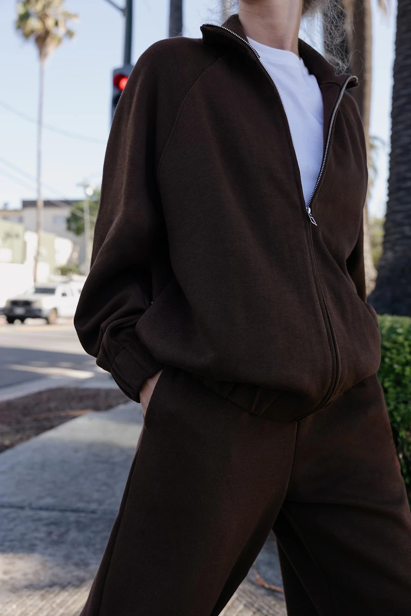 SOFT ZIP SWEATSHIRT