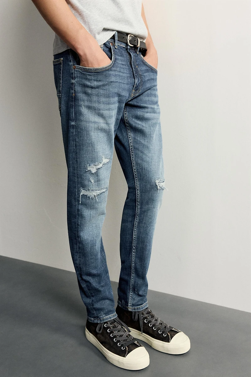 DISTRESSED SKINNY FIT JEANS