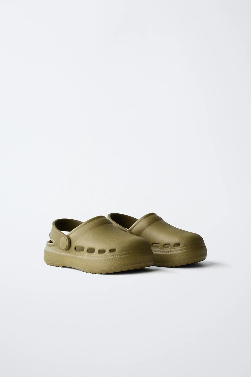 RUBBER CLOGS