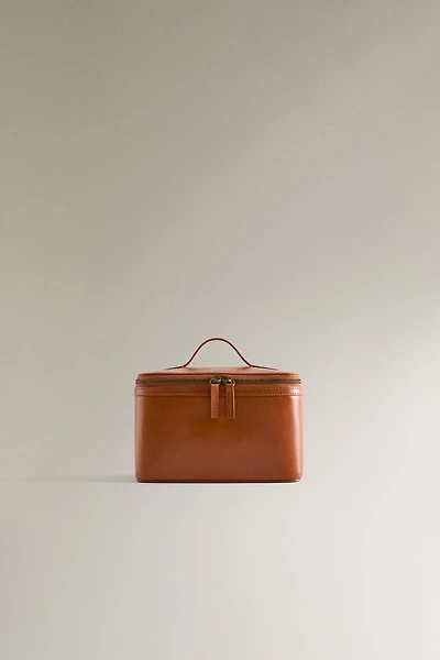 SMALL LEATHER TOILETRY BAG