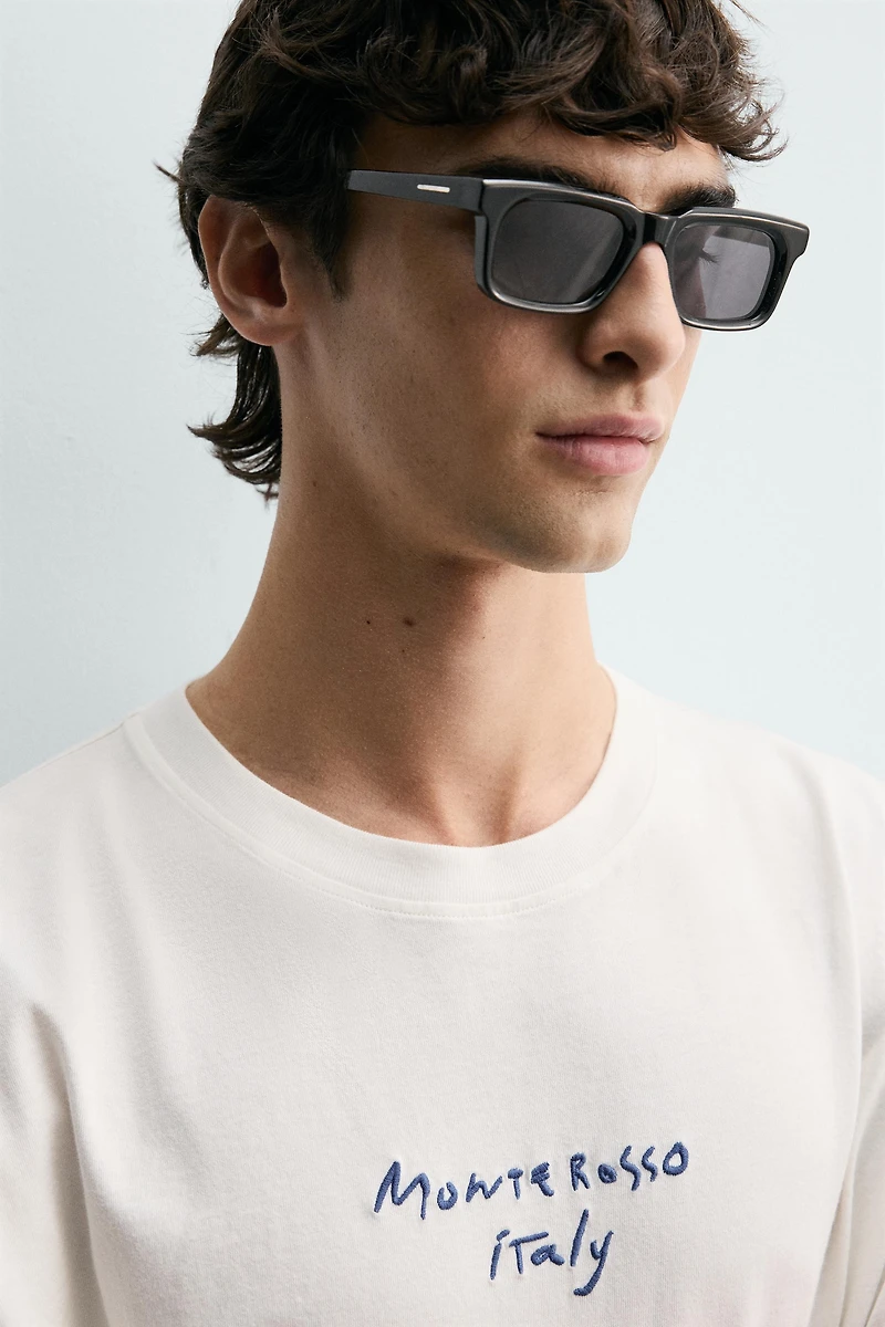 CONTRASTING PRINTS T-SHIRT