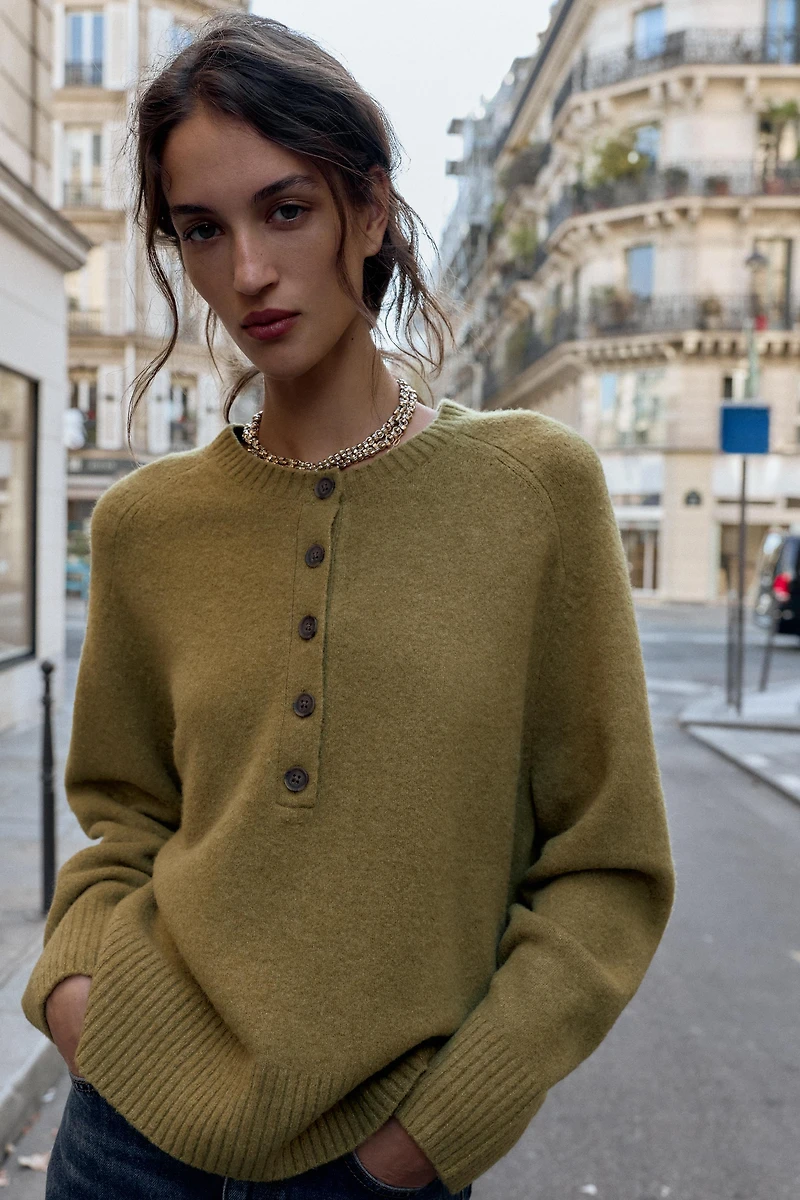 PULL EN MAILLE À BOUTONS