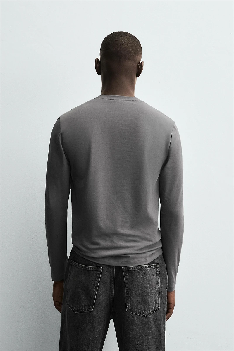 BASIC SLIM FIT T-SHIRT