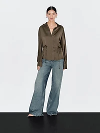 Flowing shirt with waist detail