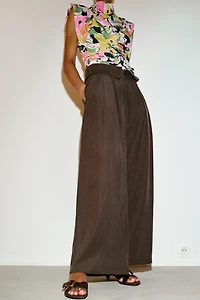 PANTALON À PINCES AVEC TAILLE REVERS