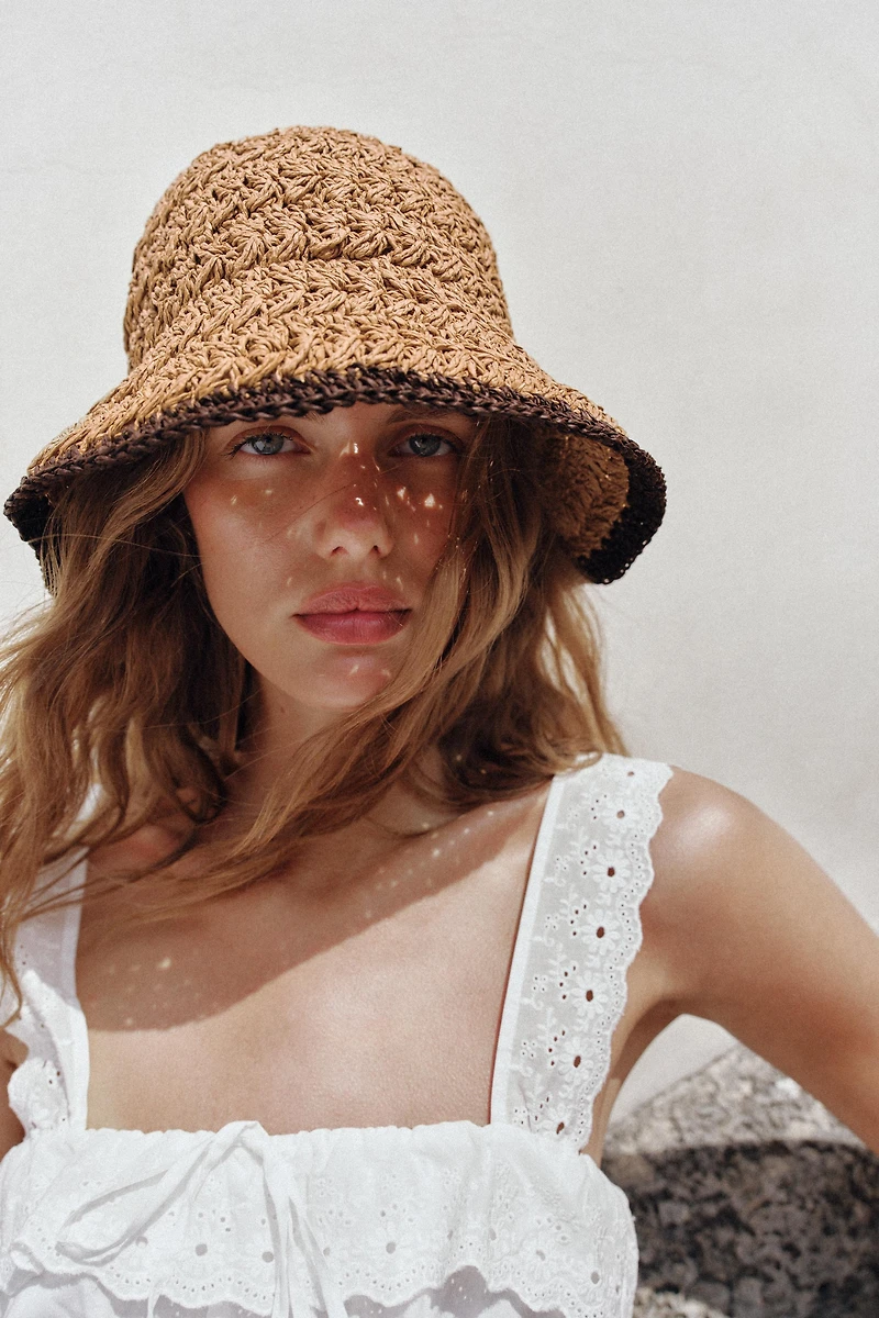 CONTRAST WOVEN HAT