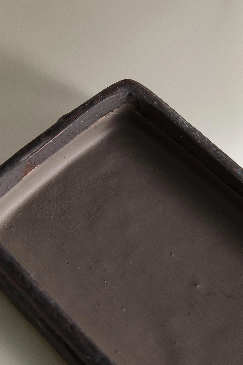 CERAMIC TRAY WITH RECTANGULAR EDGES