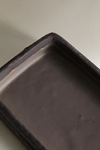 CERAMIC TRAY WITH RECTANGULAR EDGES