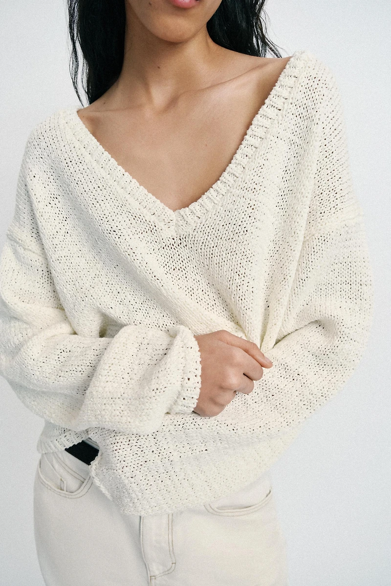 V-NECK KNIT JUMPER
