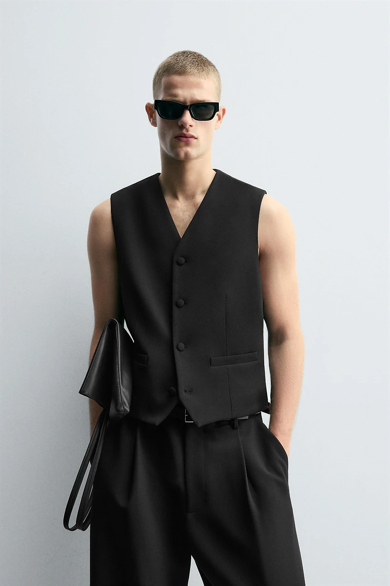 TEXTURED POCKET VEST