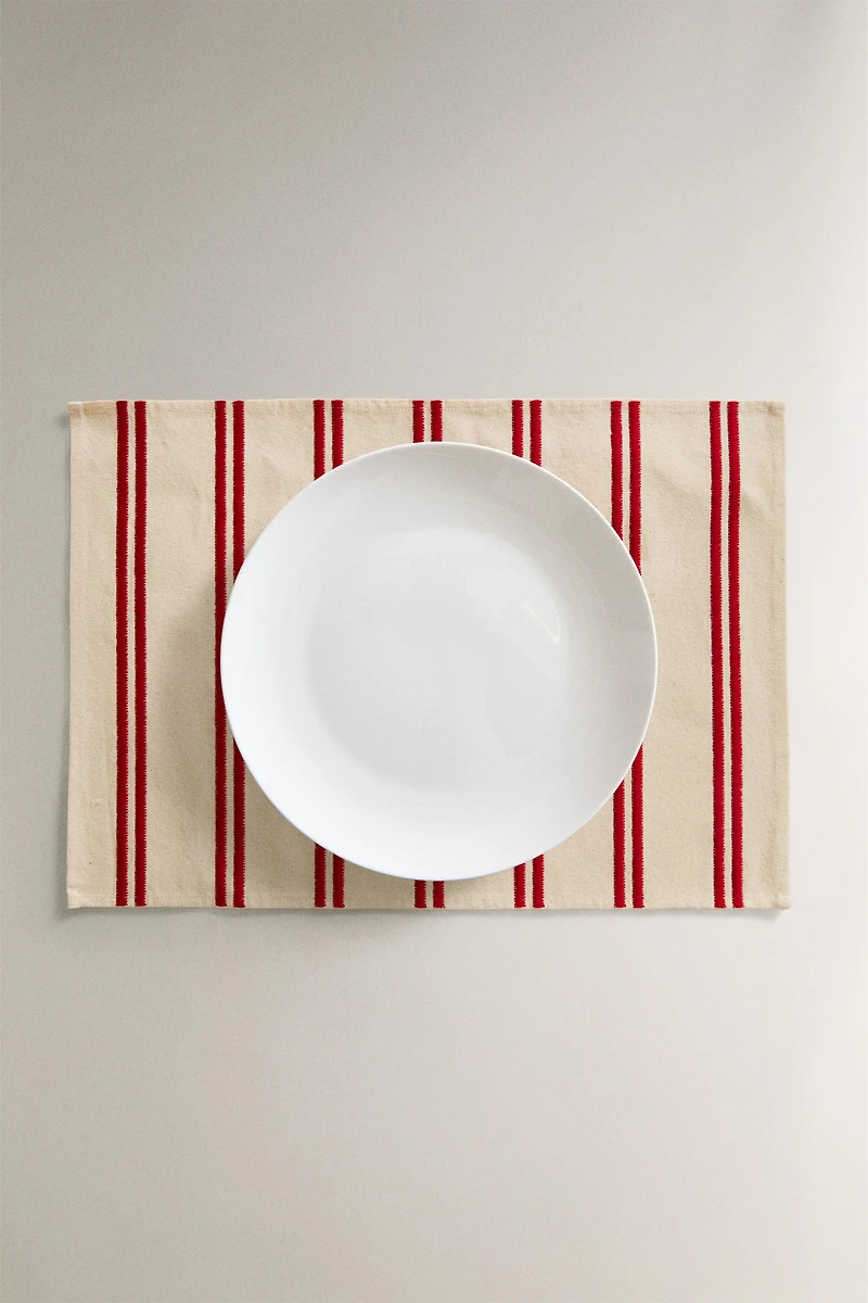 PLACEMAT WITH DOUBLE EMBROIDERED STRIPE
