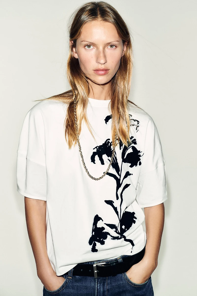 CONTRAST FLOWER T-SHIRT