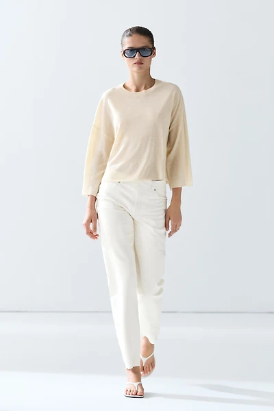 Round neck knit sweater