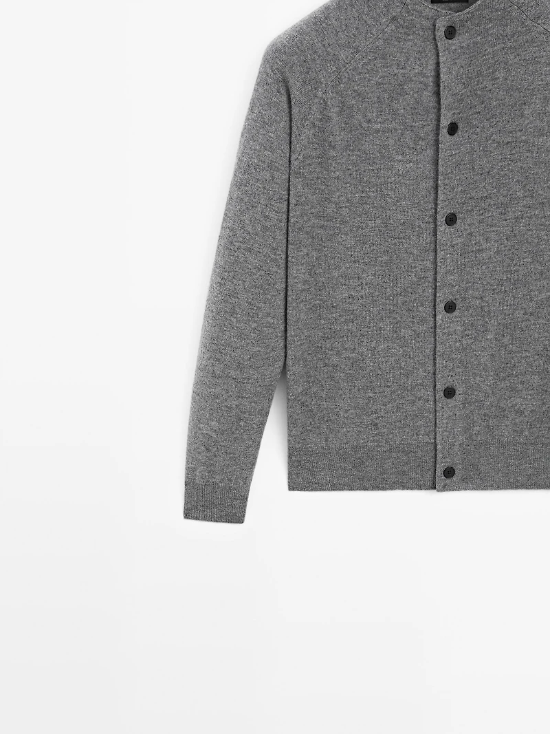 Knit cardigan with raglan sleeves