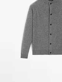 Knit cardigan with raglan sleeves