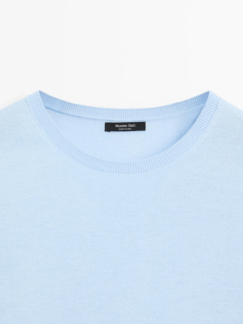 Wool blend knit sweater with crew neck