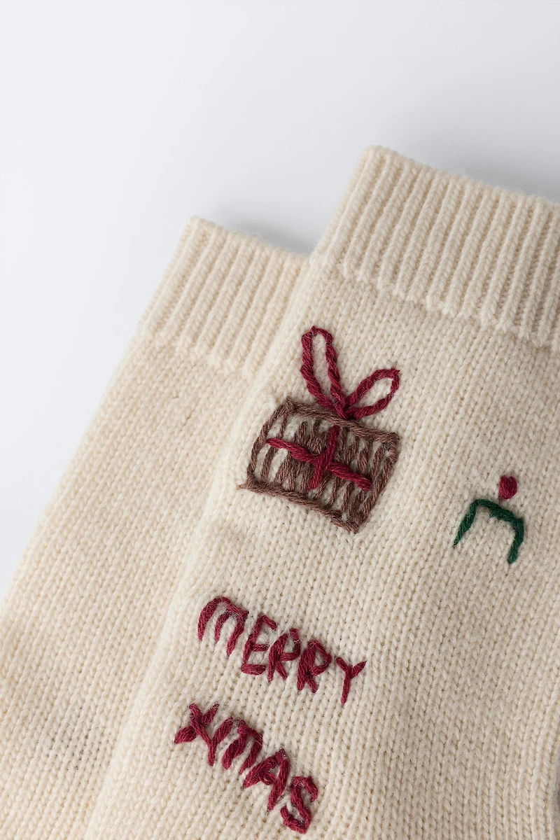 CHAUSSETTES BRODÉES AVEC LAINE
