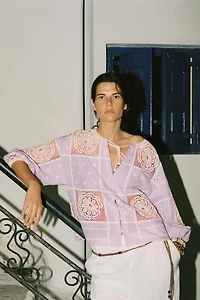 CHEMISE EN MATIÈRES VARIÉES CROCHET