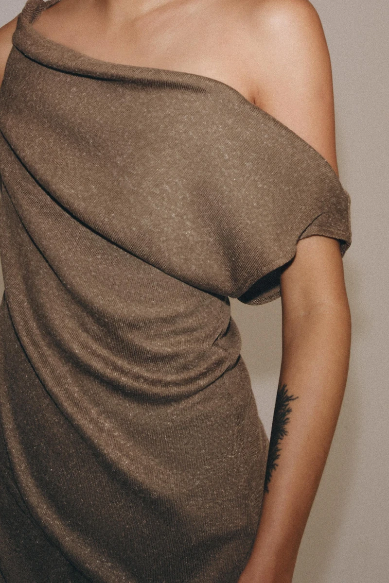 ASYMMETRIC RUSTIC TOP