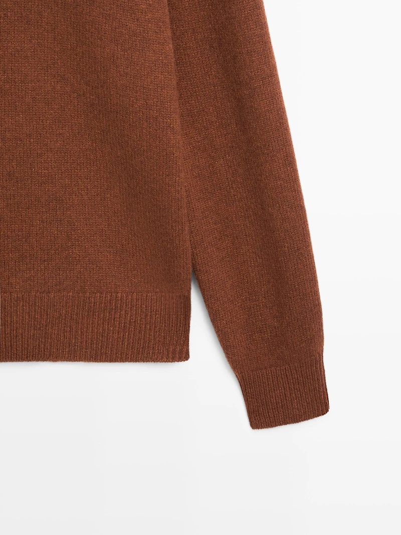 Wool V-neck knit sweater