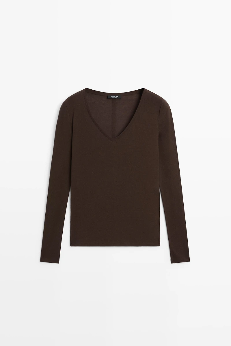 Slim fit long sleeve V-neck T-shirt
