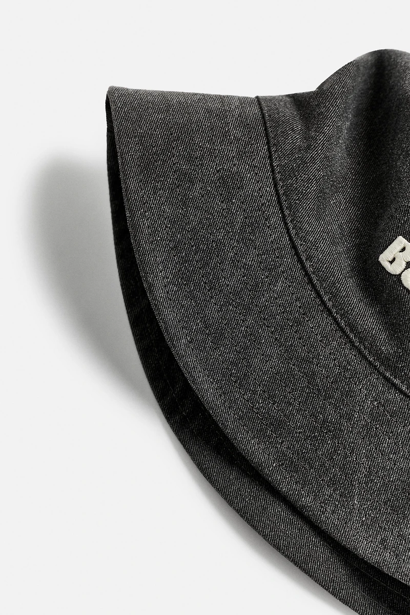 CONTRAST EMBROIDERY BUCKET HAT